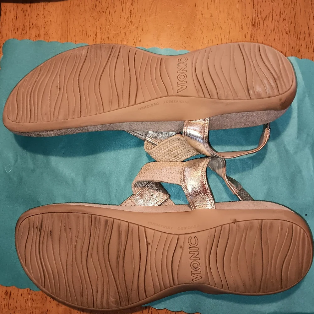 Vionic Metallic Champagne Beige Thong Sandals